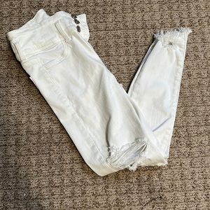 American Eagle white jeans. Size 0 extra short.